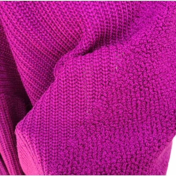 Two One Two New York Fucsia Geometric Textures Knit Crew Sweater size Medium New - Picture 11 of 13